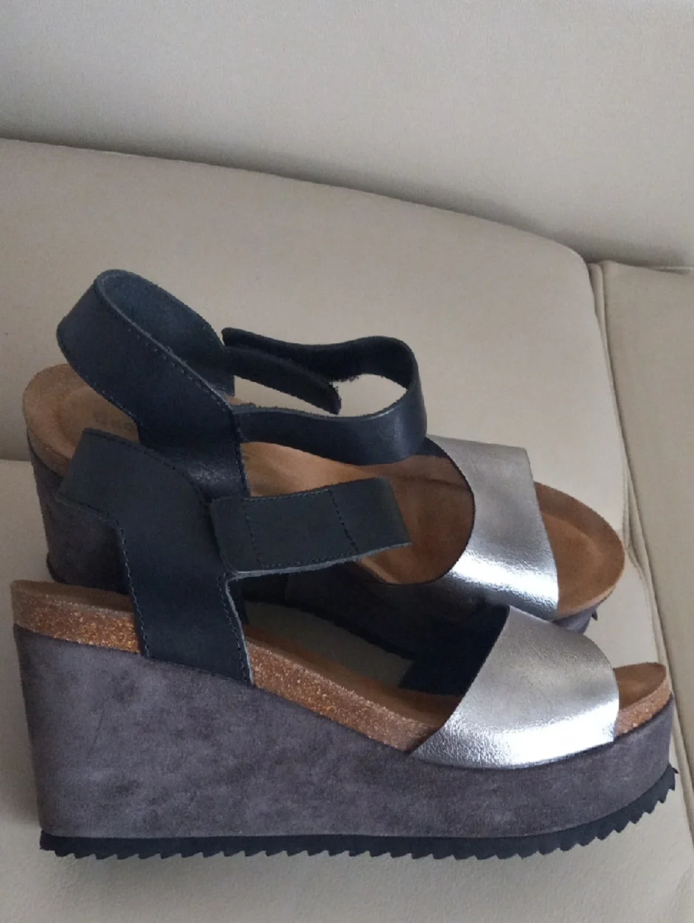 Chocolat Blu Metallic Silver and Black Platform Wedge Sandals Size EU 41